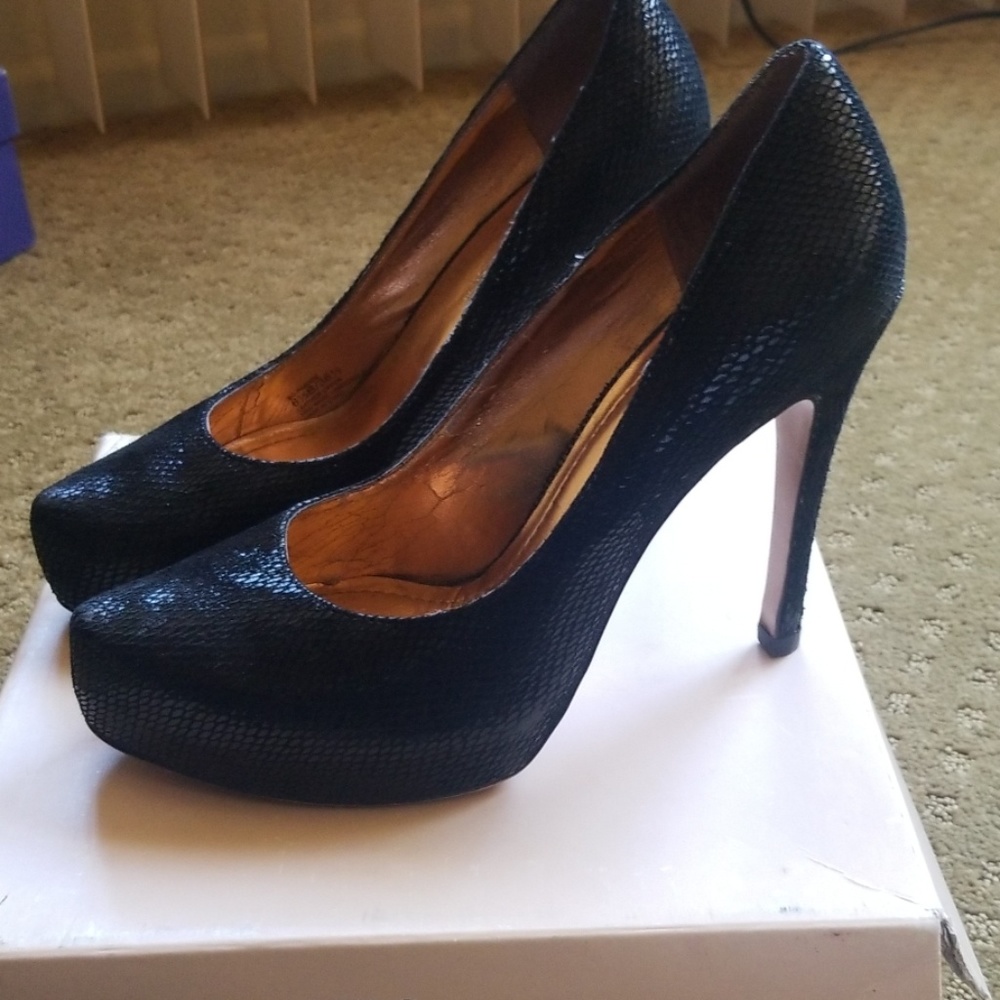 Shoes - Picture 2 of 3